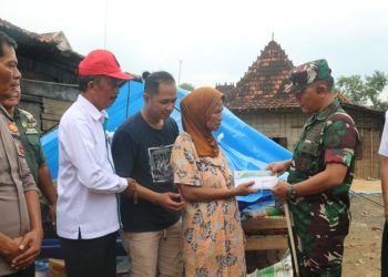Dandim 0718/Pati dan Baznas Serahkan Bantuan ke Korban Kebakaran