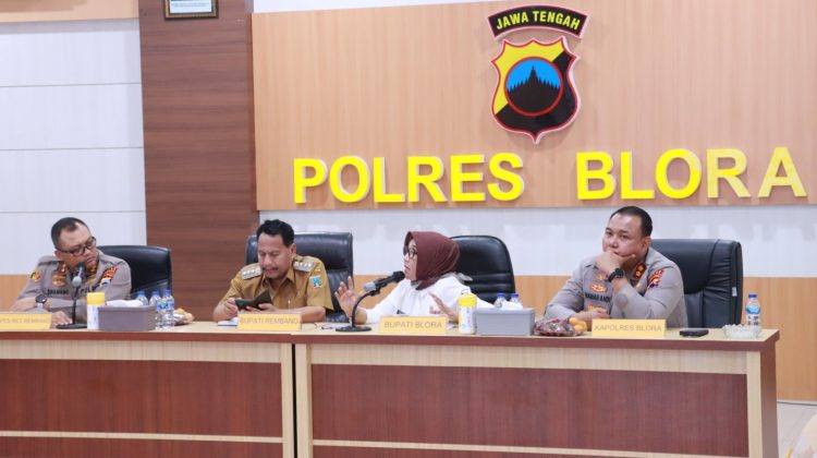 Kapolres Rembang : Jangan Main Hakim Sendiri, Laporkan Masalah ke Polisi