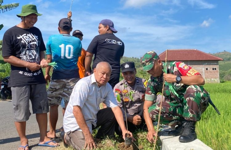Gua Pancur Kian Asri, Aksi H. Hardi Tanam Ratusan Tabebuya Jadi Sorotan Positif
