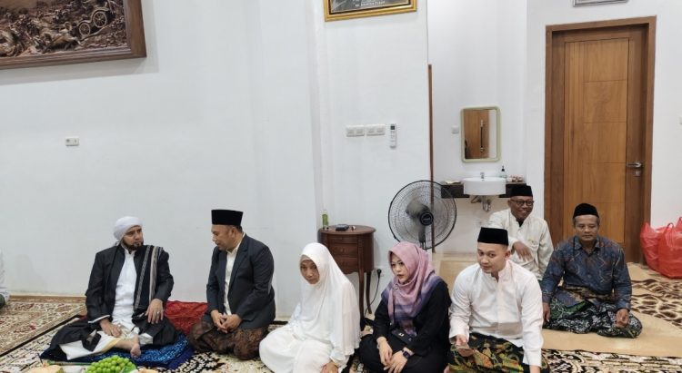 Ribuan Jamaah Padati Karaban, H. Suwito : Bersholawat Bersama Habib Syech