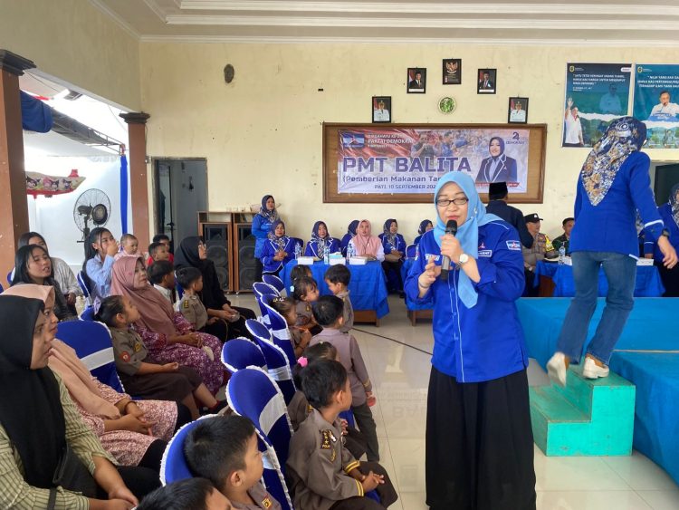 Aksi Sosial Bagi Balita, Bu Ina : HUT ke-24 Partai Demokrat dimeriahkan di Desa