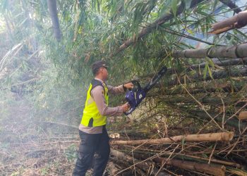 Antisipasi Banjir, Aparat dan Warga Suwaduk Kerja Bakti