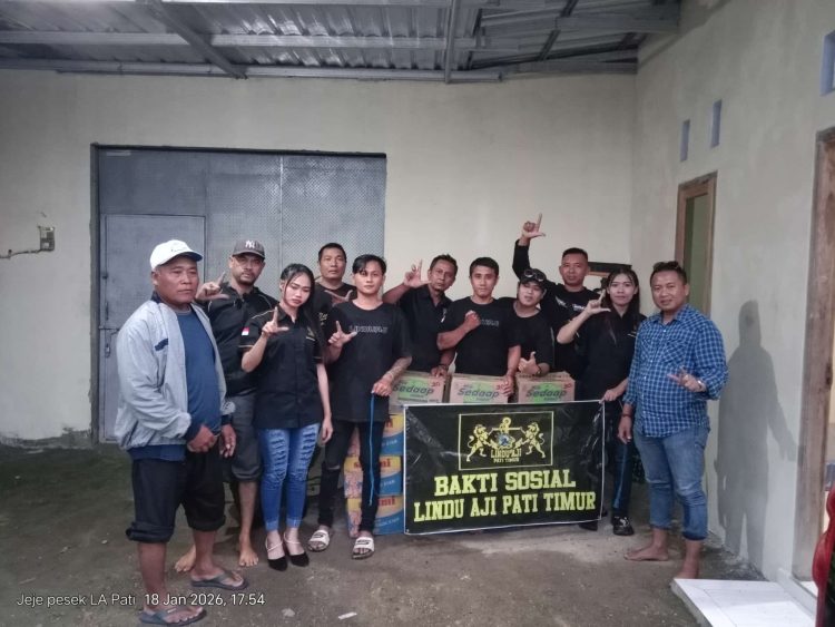 Fraksi Demokrat Pati Hadir di Tengah Banjir, Mukit dan LA Timur Bagikan Nasi Bungkus dan Mi Instan