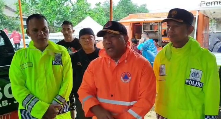 BPBD dan Wakapolres Jepara Turun Langsung Tangani Longsor 18 Titik