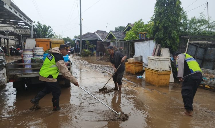Gotong Royong Jadi Kunci Pemulihan Tayu, AKP Aris : Usai Banjir Silugonggo