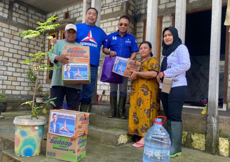 Demokrat Pati Bagikan Sembako Door to Door, Warga Tiga Desa Sambut Antusias