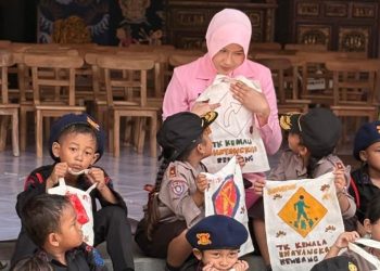 Bhayangkari Rembang Tanamkan Cinta Batik Sejak Dini