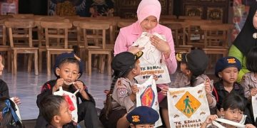 Bhayangkari Rembang Tanamkan Cinta Batik Sejak Dini