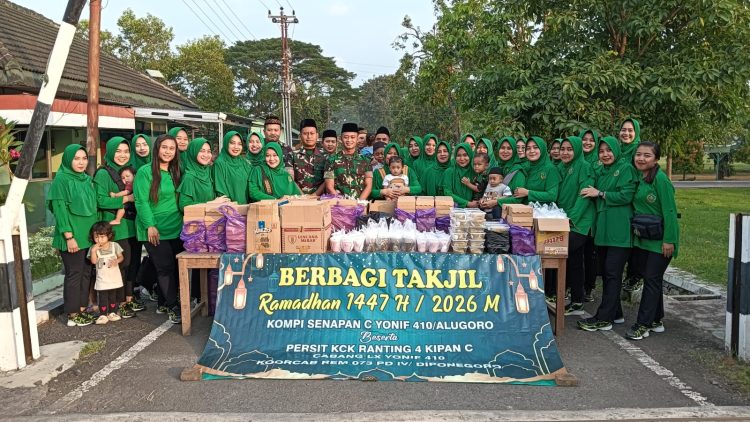 Humanis di Bulan Ramadan, Prajurit Yonif 410/Alugoro Bagikan 2.500 Takjil ke Pengendara