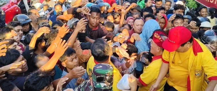 Ribuan Warga Padati Perempatan Jago, Eddy Kubota : 2000 Takjil Gratis Ludes Sebelum Magrib