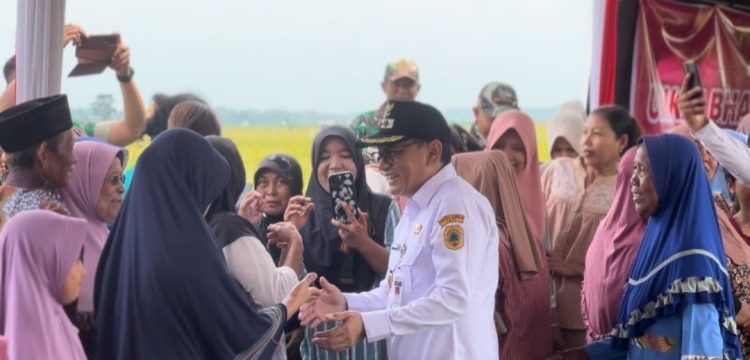Pasar Murah TMMD Pati Diserbu Warga, Sembako Ludes