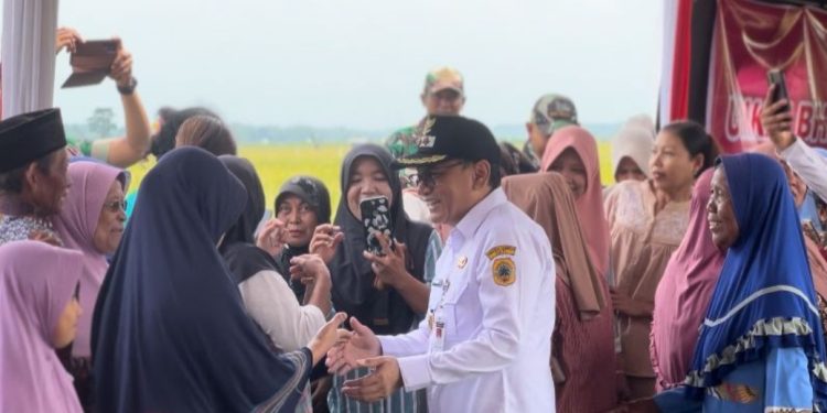 Pasar Murah TMMD Pati Diserbu Warga, Sembako Ludes